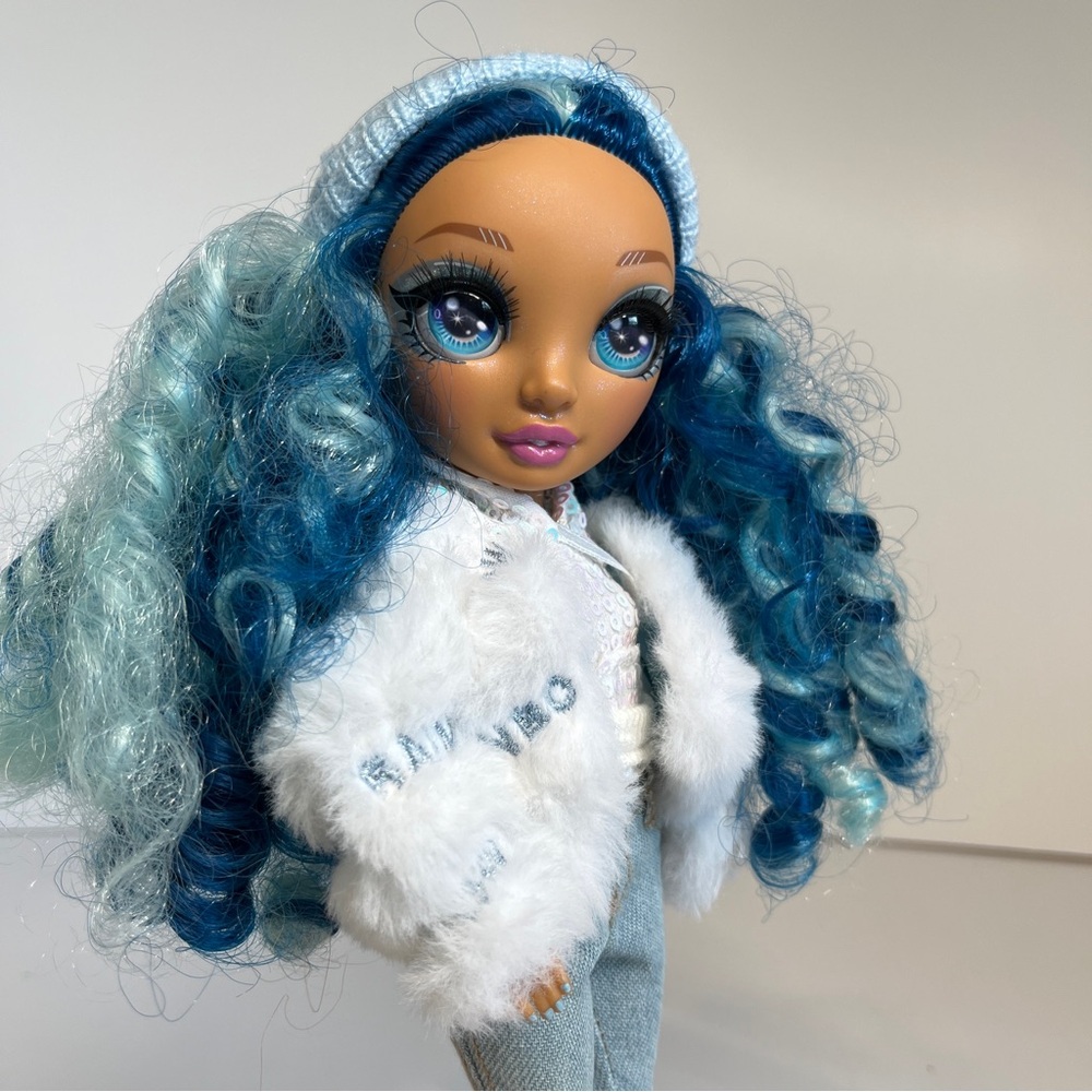 Rainbow High Winter Break Skyler Bradshaw Blue Fashion Doll No Shoes Incomplete